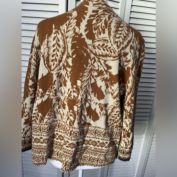 Chico’s Size 2 label (Size Large) Brown and Cream Patterned Cardigan - Picture 2 of 5
